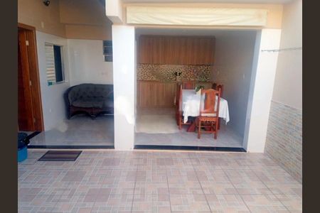 Casa à venda com 120m², 2 quartos e 2 vagas