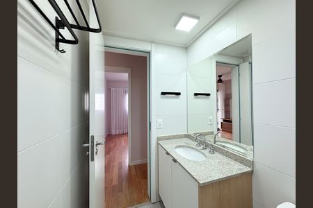 Apartamento para alugar com 70m², 2 quartos e 1 vaga Apartamento para alugar com 70m², 2 quartos e 1 vagaBanheiro social