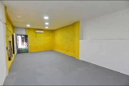 Casa à venda com 240m², 1 quarto e 1 vaga Casa à venda com 240m², 1 quarto e 1 vagaSala