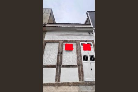 Casa à venda com 240m², 1 quarto e 1 vaga Casa à venda com 240m², 1 quarto e 1 vagaFachada