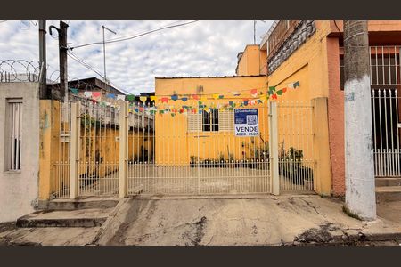 Casa à venda com 122m², 3 quartos e 1 vaga Casa à venda com 122m², 3 quartos e 1 vagaFachada