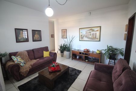 Casa à venda com 360m², 3 quartos e 1 vagaSala
