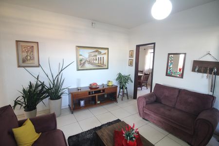 Sala de casa à venda com 3 quartos, 360m² em Eldorado, Contagem