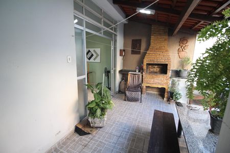 Casa à venda com 360m², 3 quartos e 1 vagaÁrea de Serviço