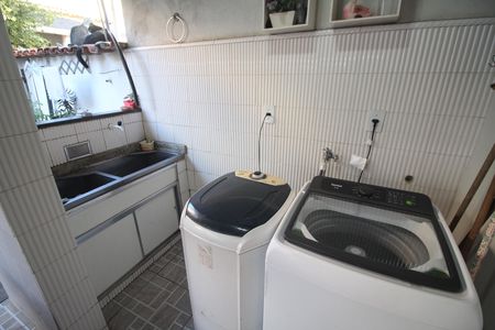 Casa à venda com 360m², 3 quartos e 1 vagaÁrea de Serviço