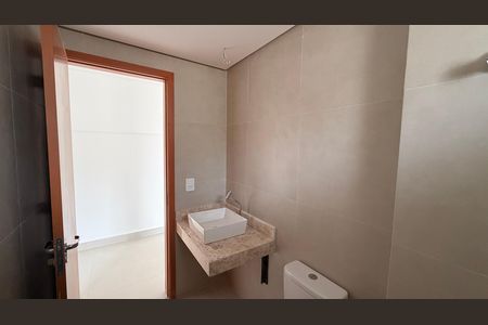 Banheiro de apartamento à venda com 1 quarto, 49m² em Parque Amazonia, Goiânia