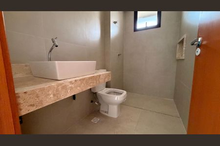 Banheiro de apartamento à venda com 1 quarto, 49m² em Parque Amazonia, Goiânia