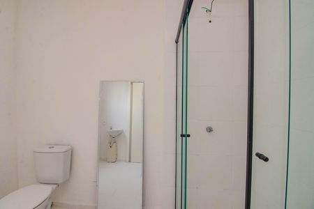Banheiro de apartamento à venda com 1 quarto, 41m² em Morro Santana, Porto Alegre