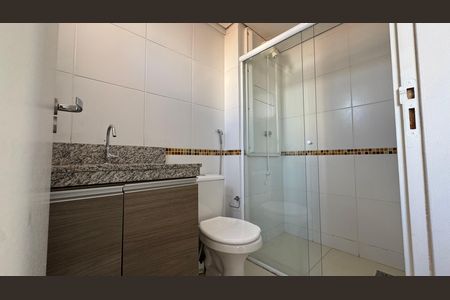 Banheiro da Suíte de apartamento para alugar com 3 quartos, 67m² em Setor N, Brasília