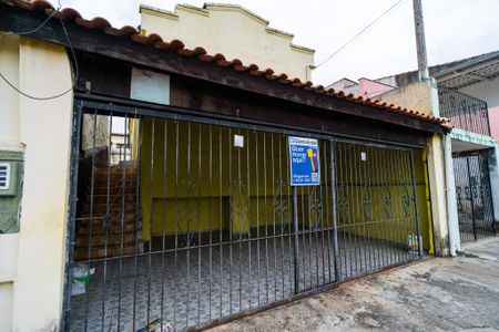 Casa para alugar com 175m², 2 quartos e 2 vagas Casa para alugar com 175m², 2 quartos e 2 vagasFachada