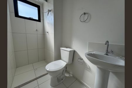 Banheiro de apartamento para alugar com 2 quartos, 30m² em Metalúrgicos, Osasco