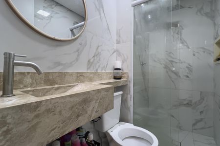 Banheiro de apartamento para alugar com 2 quartos, 44m² em Vila das Bandeiras, Guarulhos