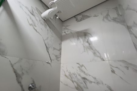 Banheiro de apartamento para alugar com 2 quartos, 44m² em Vila das Bandeiras, Guarulhos