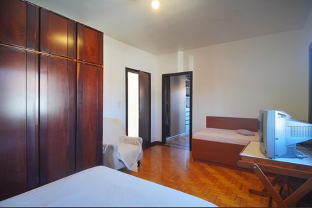 Casa para alugar com 220m², 4 quartos e 3 vagasSuíte