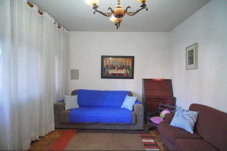 Casa para alugar com 220m², 4 quartos e 3 vagassala