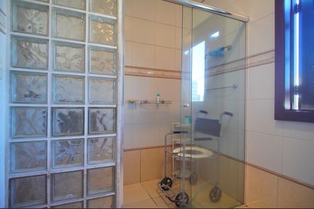 Casa para alugar com 220m², 4 quartos e 3 vagasBanheiro da Suíte