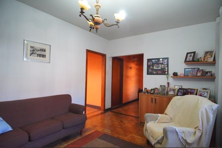 Casa para alugar com 220m², 4 quartos e 3 vagassala