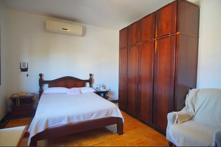 Casa para alugar com 220m², 4 quartos e 3 vagasSuíte