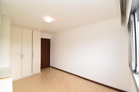 Apartamento para alugar com 238m², 3 quartos e 2 vagasQuarto 2