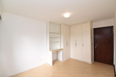 Apartamento para alugar com 238m², 3 quartos e 2 vagasQuarto 2