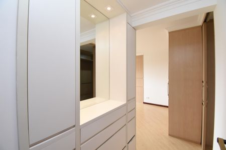 Apartamento para alugar com 238m², 3 quartos e 2 vagasSuíte