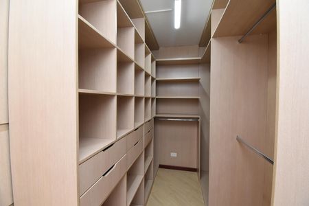 Closet da Suíte de apartamento para alugar com 3 quartos, 238m² em Bacacheri, Curitiba