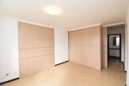 Apartamento para alugar com 238m², 3 quartos e 2 vagasSuíte