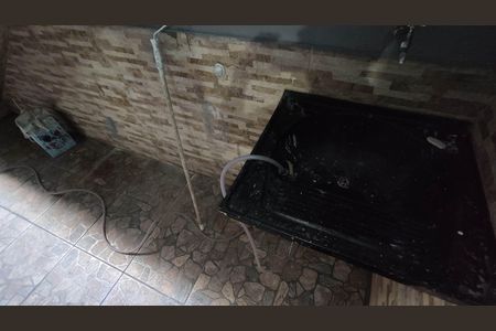 Casa para alugar com 99m², 2 quartos e sem vagaQuintal
