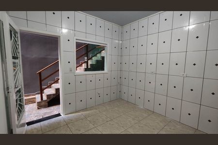 Sala de estar de casa para alugar com 2 quartos, 99m² em Vila das Nacoes, Ferraz de Vasconcelos