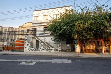 Casa à venda com 140m², 3 quartos e sem vaga Casa à venda com 140m², 3 quartos e sem vagaFachada