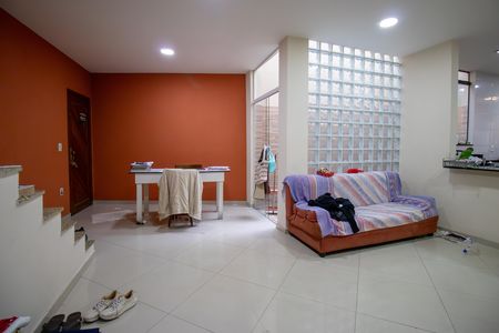 Sala de casa à venda com 3 quartos, 140m² em Bonsucesso, Rio de Janeiro
