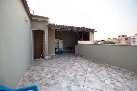 Casa à venda com 140m², 3 quartos e sem vaga Casa à venda com 140m², 3 quartos e sem vagaTerraço