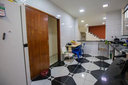 Casa à venda com 140m², 3 quartos e sem vaga Casa à venda com 140m², 3 quartos e sem vagaCozinha