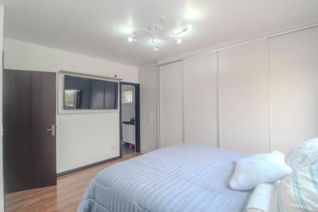 Casa de condomínio à venda com 144m², 3 quartos e 2 vagas Casa de condomínio à venda com 144m², 3 quartos e 2 vagasSuite