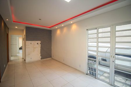 Casa para alugar com 130m², 2 quartos e 3 vagasSala