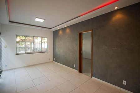 Sala de casa para alugar com 2 quartos, 130m² em Raul Veiga, São Gonçalo