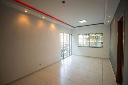 Sala de casa para alugar com 2 quartos, 130m² em Raul Veiga, São Gonçalo