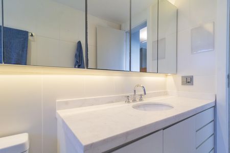Apartamento à venda com 283m², 3 quartos e 3 vagas Apartamento à venda com 283m², 3 quartos e 3 vagasSuíte 2