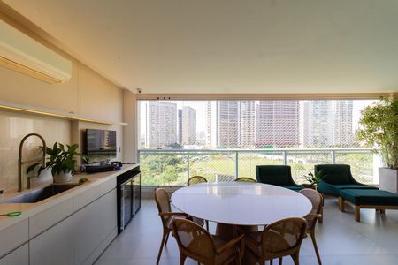Apartamento à venda com 283m², 3 quartos e 3 vagas Apartamento à venda com 283m², 3 quartos e 3 vagasVaranda gourmet