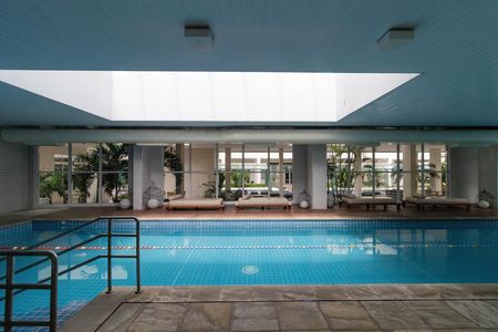 Apartamento à venda com 283m², 3 quartos e 3 vagas Apartamento à venda com 283m², 3 quartos e 3 vagasPiscina Coberta