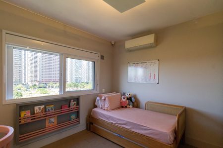 Apartamento à venda com 283m², 3 quartos e 3 vagas Apartamento à venda com 283m², 3 quartos e 3 vagasQuarto