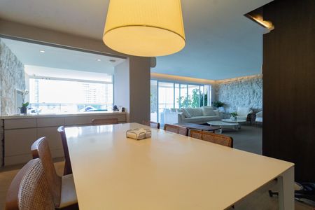 Apartamento à venda com 283m², 3 quartos e 3 vagas Apartamento à venda com 283m², 3 quartos e 3 vagasCopa