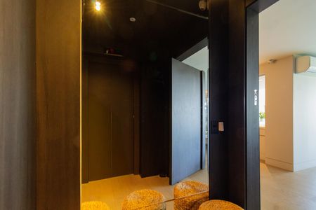 Apartamento à venda com 283m², 3 quartos e 3 vagas Apartamento à venda com 283m², 3 quartos e 3 vagasHall Elevador