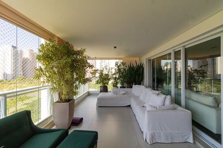 Apartamento à venda com 283m², 3 quartos e 3 vagas Apartamento à venda com 283m², 3 quartos e 3 vagasVaranda gourmet