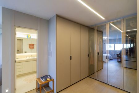 Apartamento à venda com 283m², 3 quartos e 3 vagas Apartamento à venda com 283m², 3 quartos e 3 vagasSuíte master
