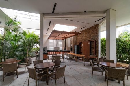 Apartamento à venda com 283m², 3 quartos e 3 vagas Apartamento à venda com 283m², 3 quartos e 3 vagasÁrea comum - Churrasqueira