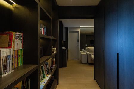 Apartamento à venda com 283m², 3 quartos e 3 vagas Apartamento à venda com 283m², 3 quartos e 3 vagasBiblioteca