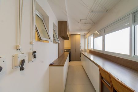 Apartamento à venda com 283m², 3 quartos e 3 vagas Apartamento à venda com 283m², 3 quartos e 3 vagasÁrea de Serviço