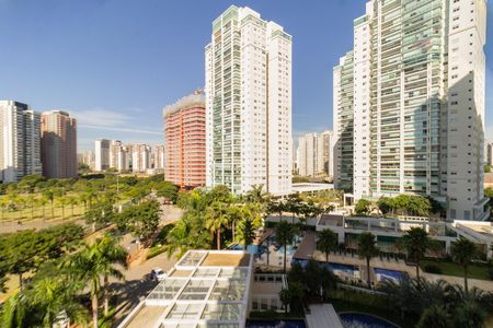 Apartamento à venda com 283m², 3 quartos e 3 vagas Apartamento à venda com 283m², 3 quartos e 3 vagasVista da Suíte 2