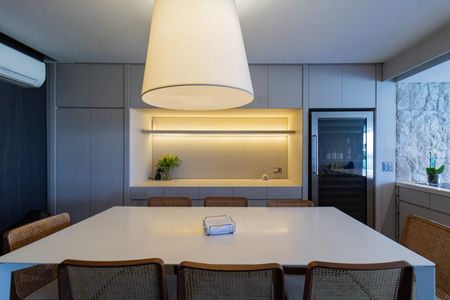 Apartamento à venda com 283m², 3 quartos e 3 vagas Apartamento à venda com 283m², 3 quartos e 3 vagasCopa